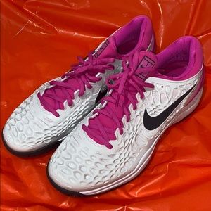 Nike tennis shoes